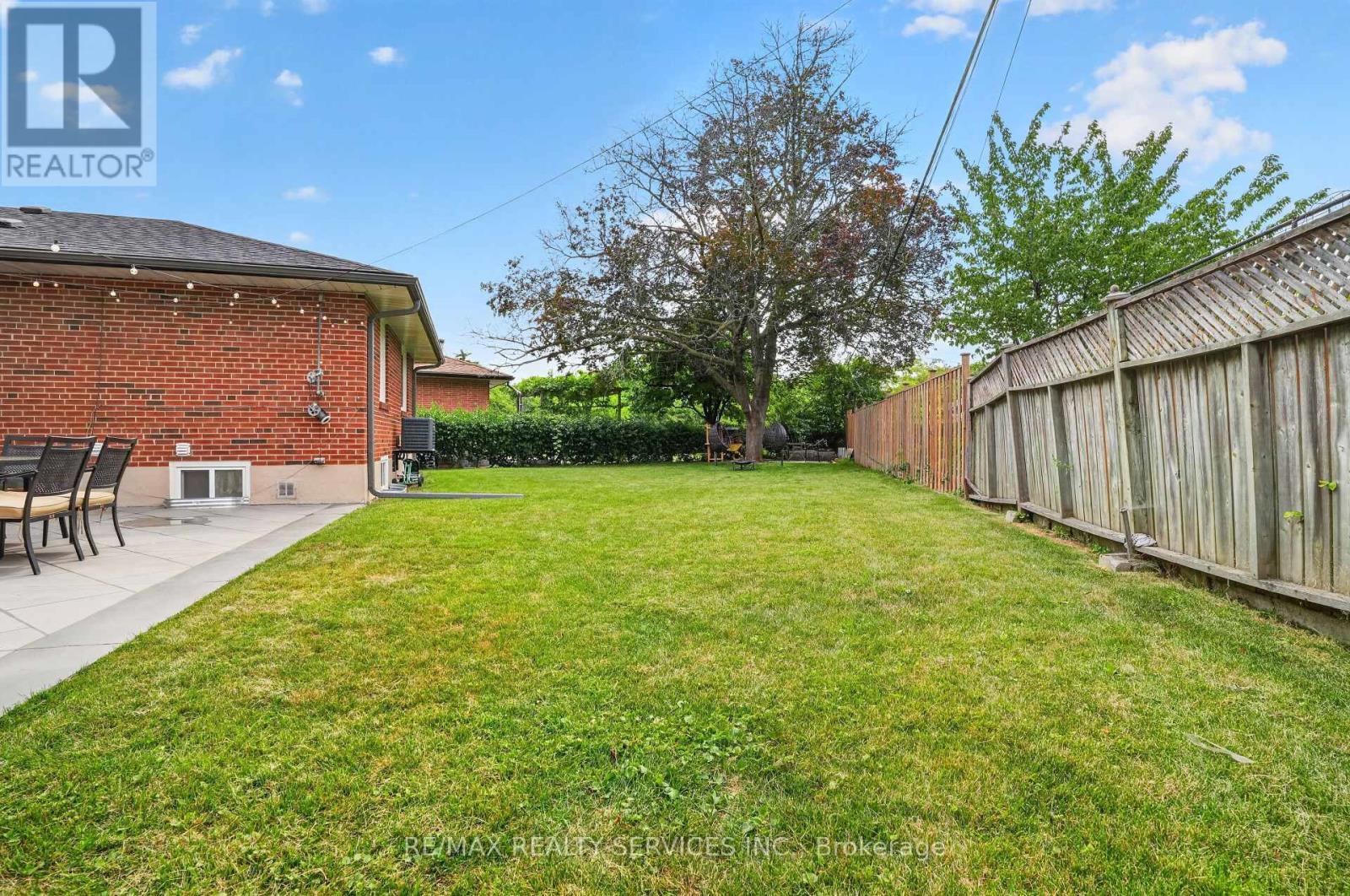18 Spencely Court, Toronto, ON - Outdoor