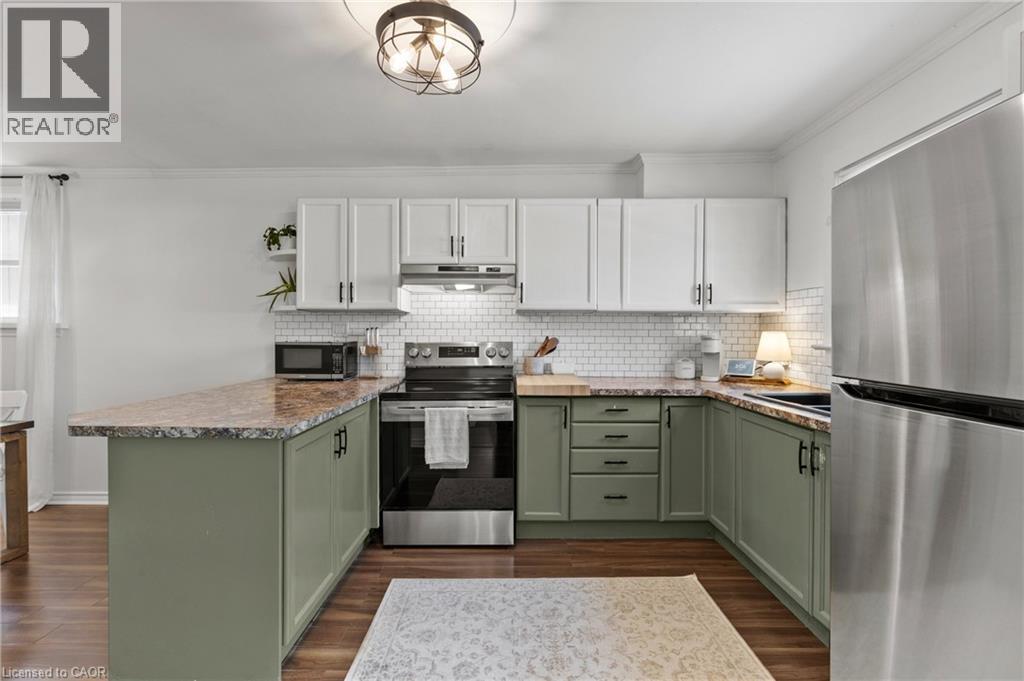 38 Alexandra Boulevard, St. Catharines, ON - Indoor Photo Showing Kitchen With Upgraded Kitchen
