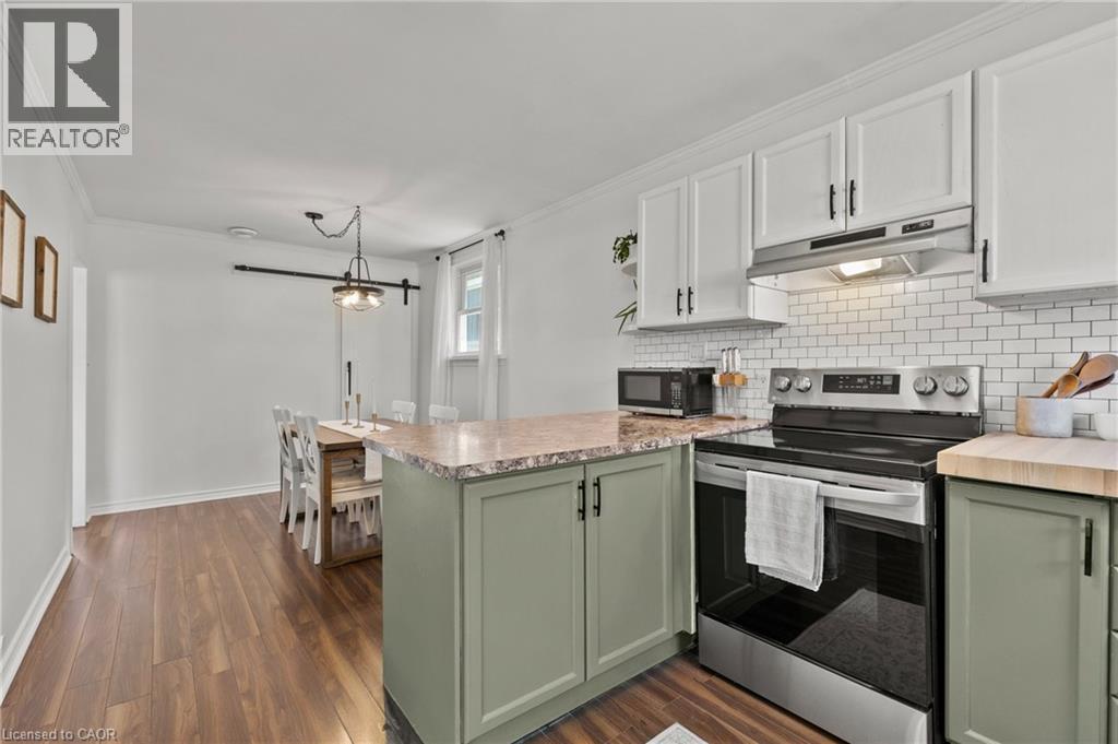 38 Alexandra Boulevard, St. Catharines, ON - Indoor Photo Showing Kitchen With Upgraded Kitchen