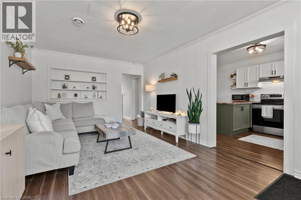 38 Alexandra Boulevard, St. Catharines, ON - Indoor Photo Showing Living Room