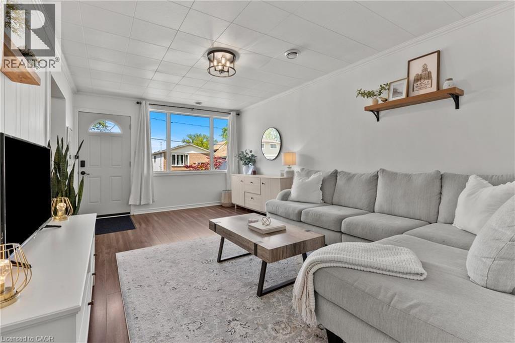 38 Alexandra Boulevard, St. Catharines, ON - Indoor Photo Showing Living Room