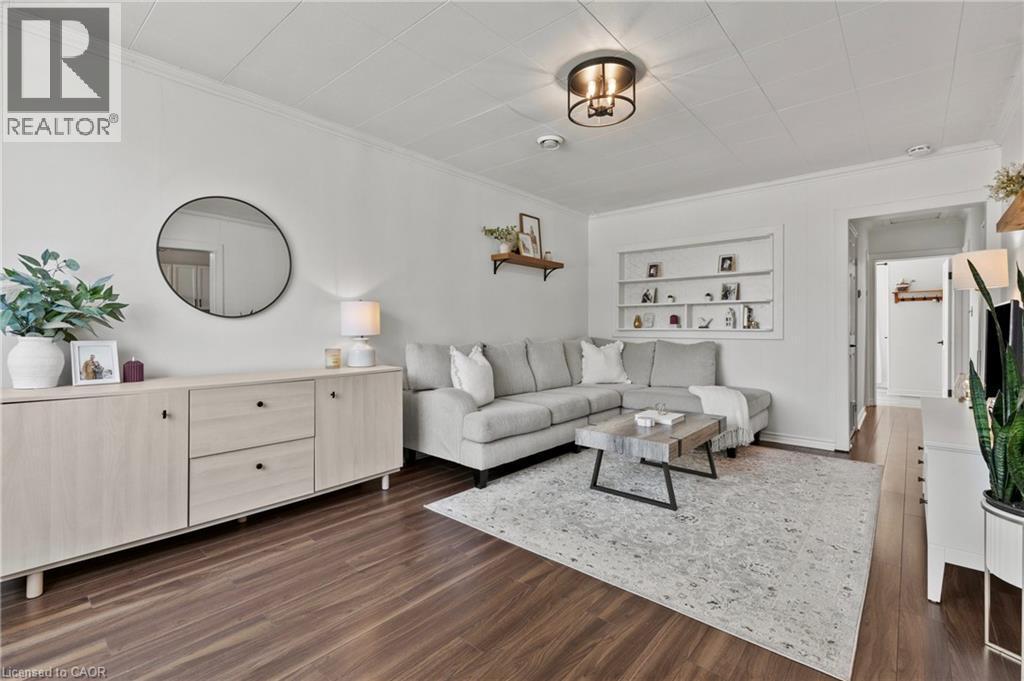 38 Alexandra Boulevard, St. Catharines, ON - Indoor Photo Showing Living Room
