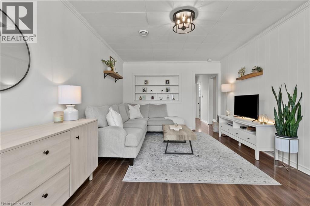 38 Alexandra Boulevard, St. Catharines, ON - Indoor Photo Showing Living Room