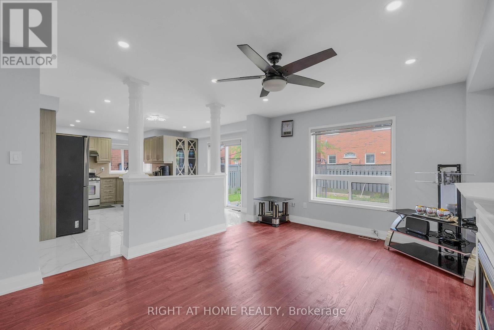 86 Whitehouse Crescent, Brampton, ON - Indoor
