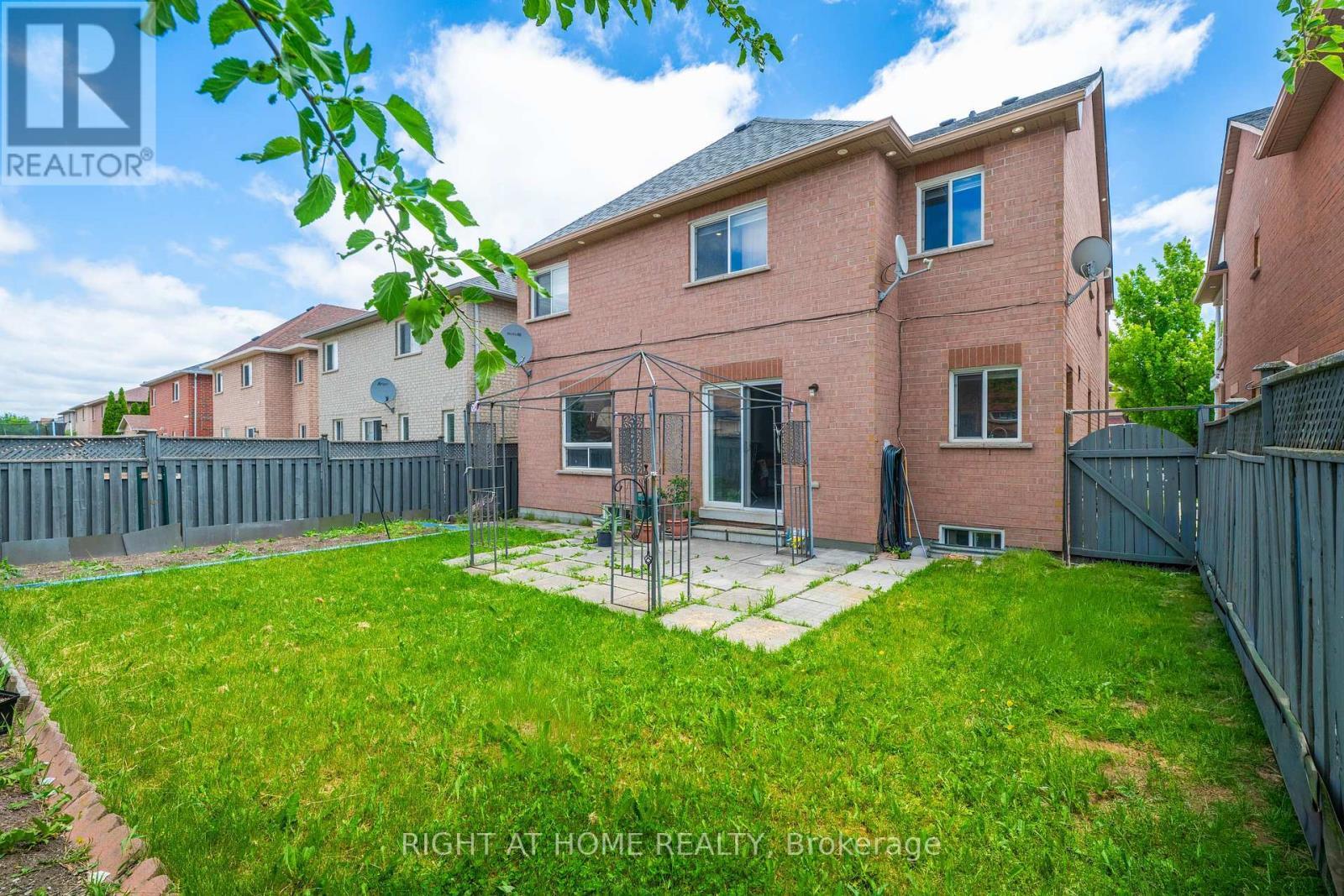86 Whitehouse Crescent, Brampton, ON - Outdoor