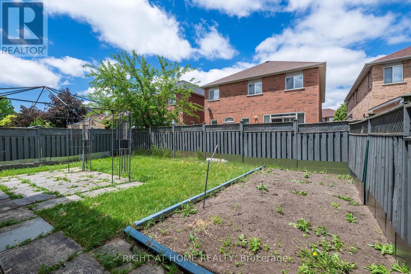 86 Whitehouse Crescent, Brampton, ON - Outdoor