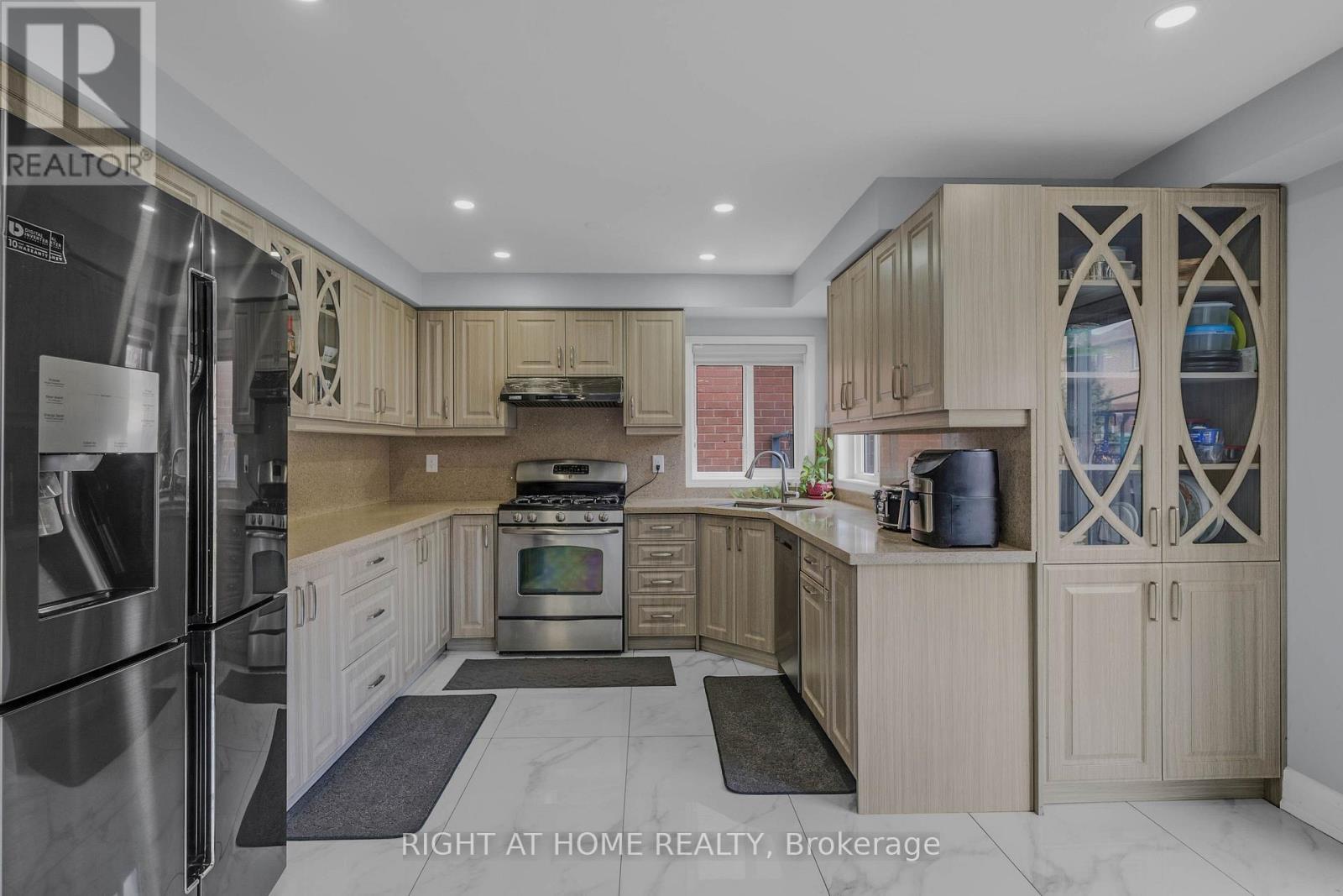 86 Whitehouse Crescent, Brampton, ON - Indoor Photo Showing Kitchen