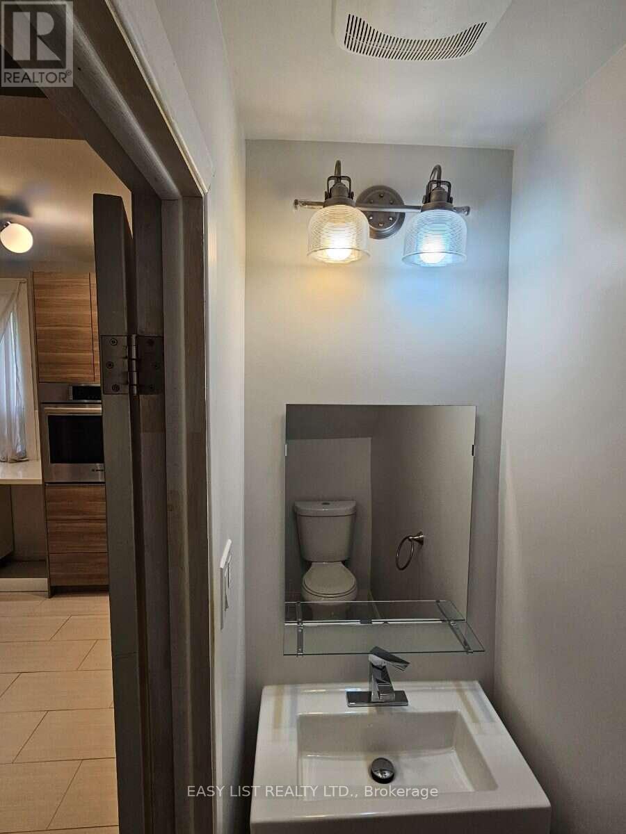 449 Pacific Avenue, Toronto, ON - Indoor Photo Showing Bathroom