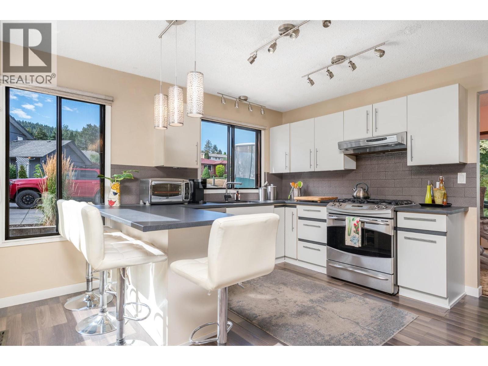 7807 Corona Court, Coldstream, BC - Indoor Photo Showing Other Room