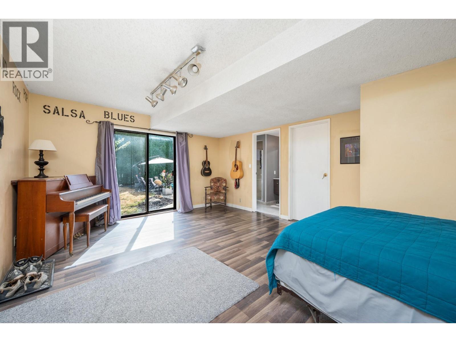 7807 Corona Court, Coldstream, BC - Indoor Photo Showing Bedroom