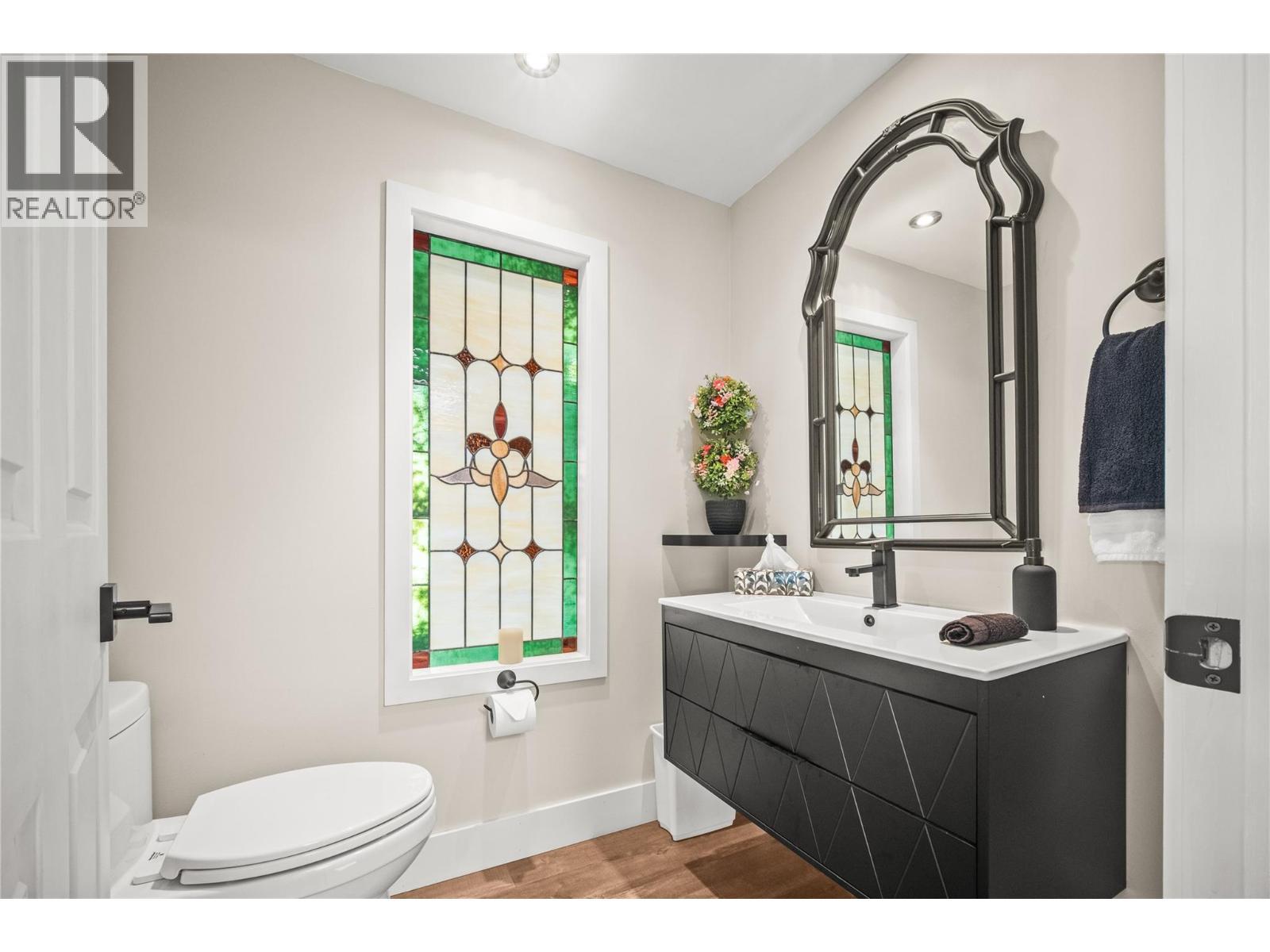 Half Bathroom - 4119 15 Avenue, Vernon, BC - Indoor Photo Showing Bathroom