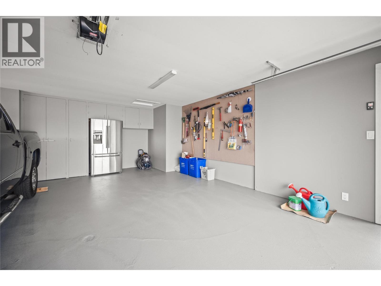 Garage - 4119 15 Avenue, Vernon, BC - Indoor Photo Showing Garage