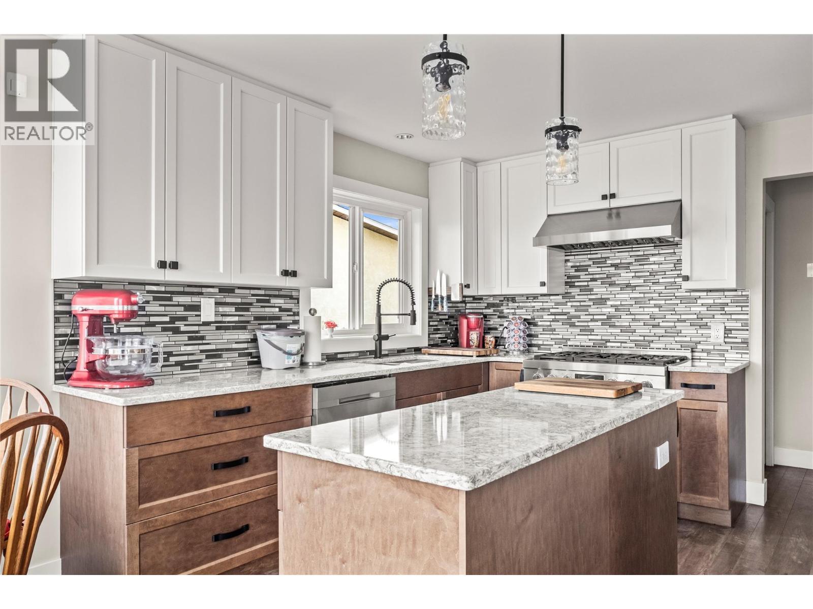 Kitchen - 4119 15 Avenue, Vernon, BC - Indoor Photo Showing Kitchen With Upgraded Kitchen