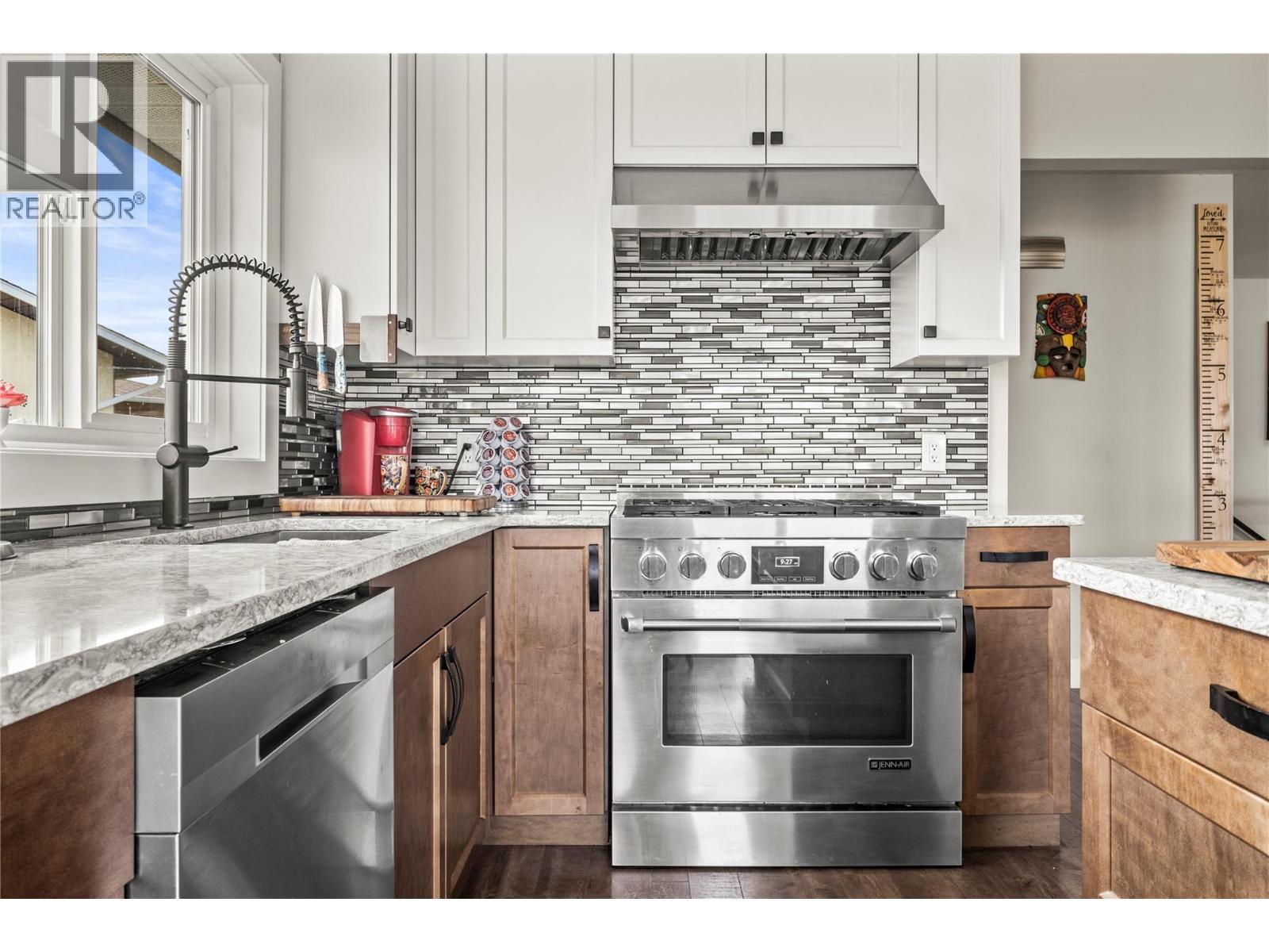 Kitchen - 4119 15 Avenue, Vernon, BC - Indoor Photo Showing Kitchen With Upgraded Kitchen