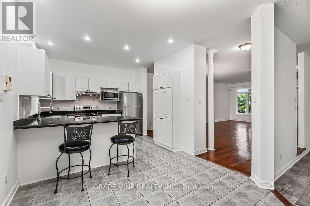 105 Rowallen Place, Ottawa, ON - Indoor Photo Showing Kitchen