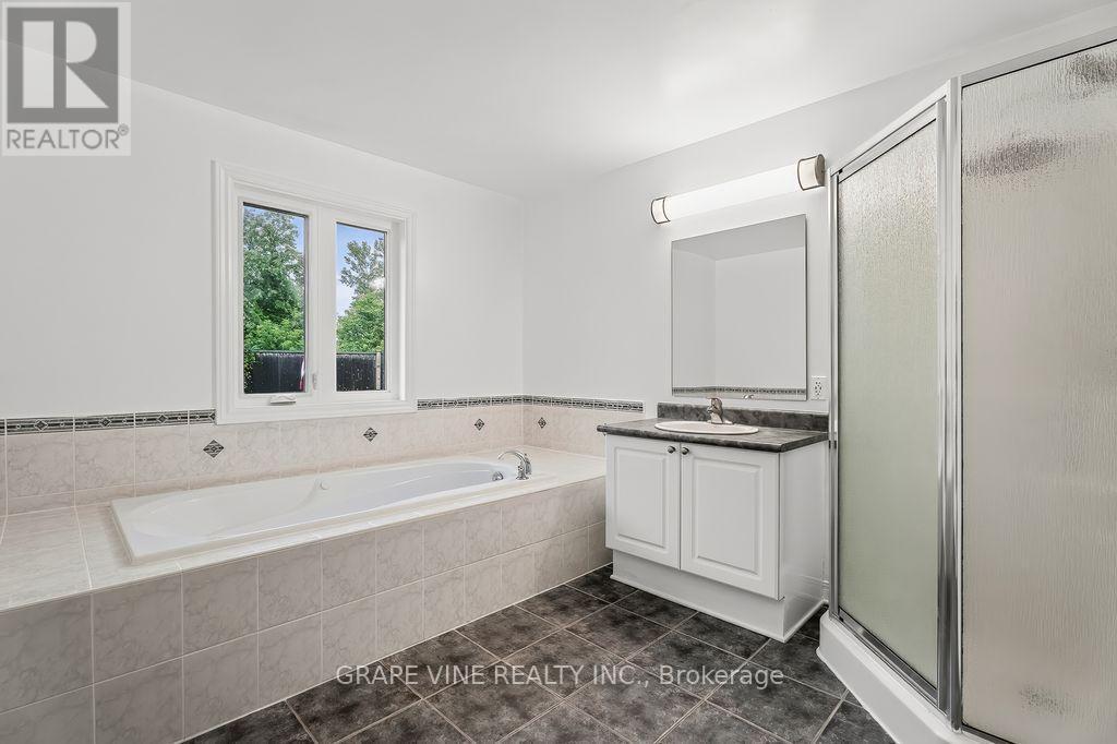 105 Rowallen Place, Ottawa, ON - Indoor Photo Showing Bathroom