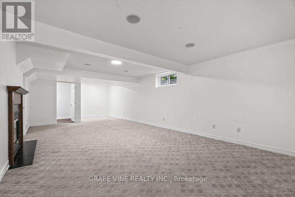 105 Rowallen Place, Ottawa, ON - Indoor Photo Showing Other Room