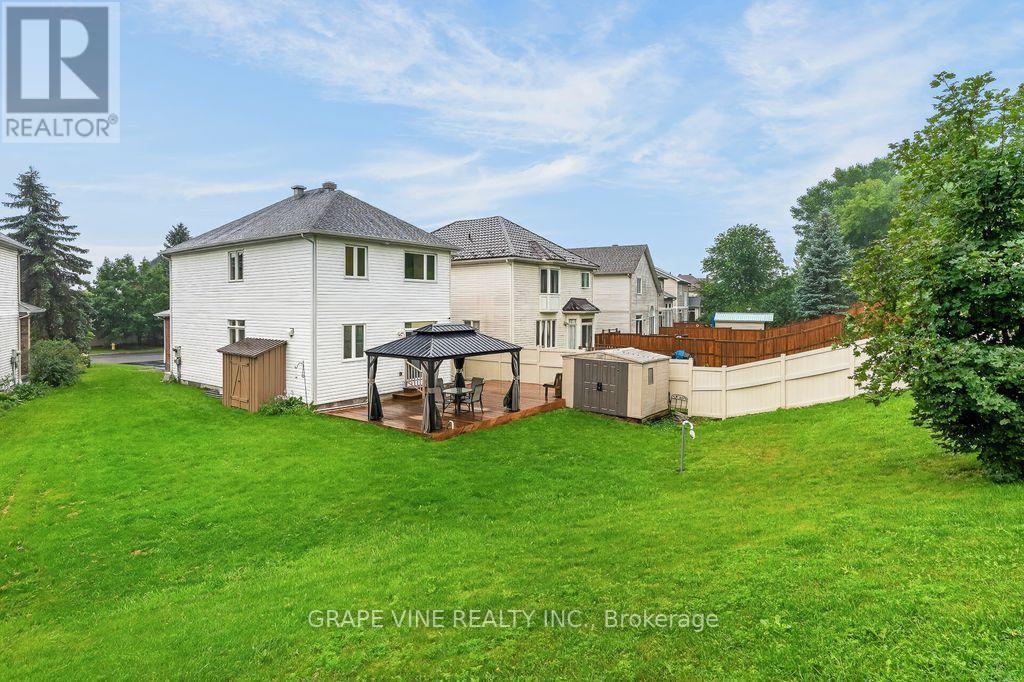 105 Rowallen Place, Ottawa, ON - Outdoor With Deck Patio Veranda With Backyard With Exterior