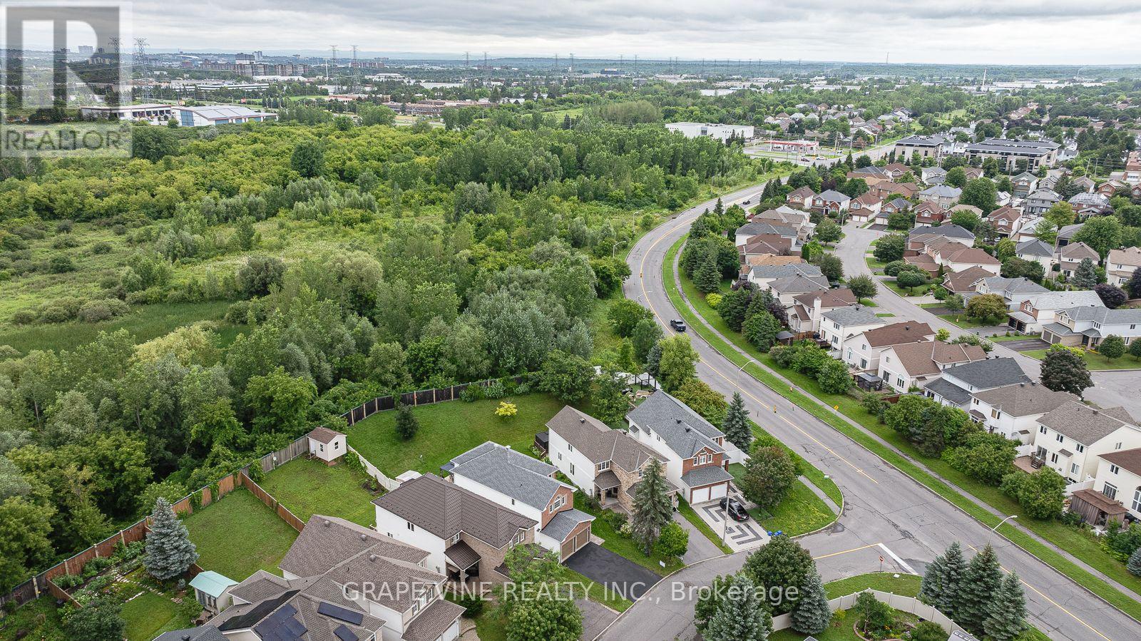105 Rowallen Place, Ottawa, ON - Outdoor With View