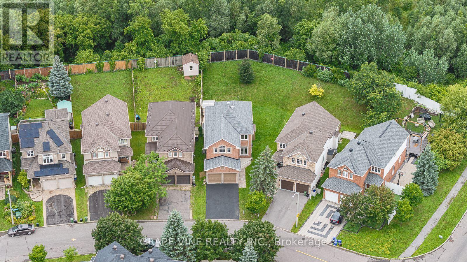 105 Rowallen Place, Ottawa, ON - Outdoor With View