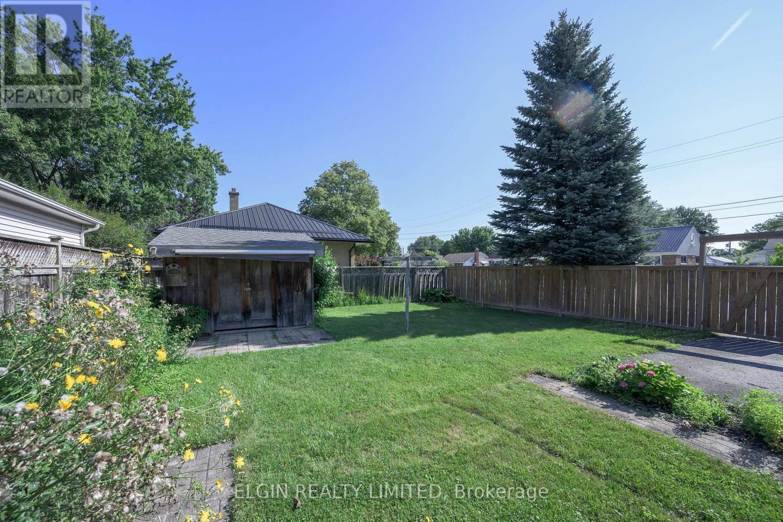 90 Dunkirk Drive, St. Thomas, ON - Outdoor With Backyard