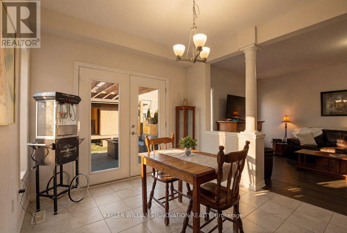 18 Vic Chambers Place, Brant, ON - Indoor Photo Showing Dining Room