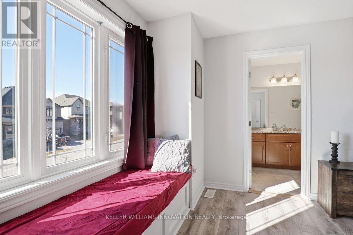 18 Vic Chambers Place, Brant, ON - Indoor Photo Showing Other Room