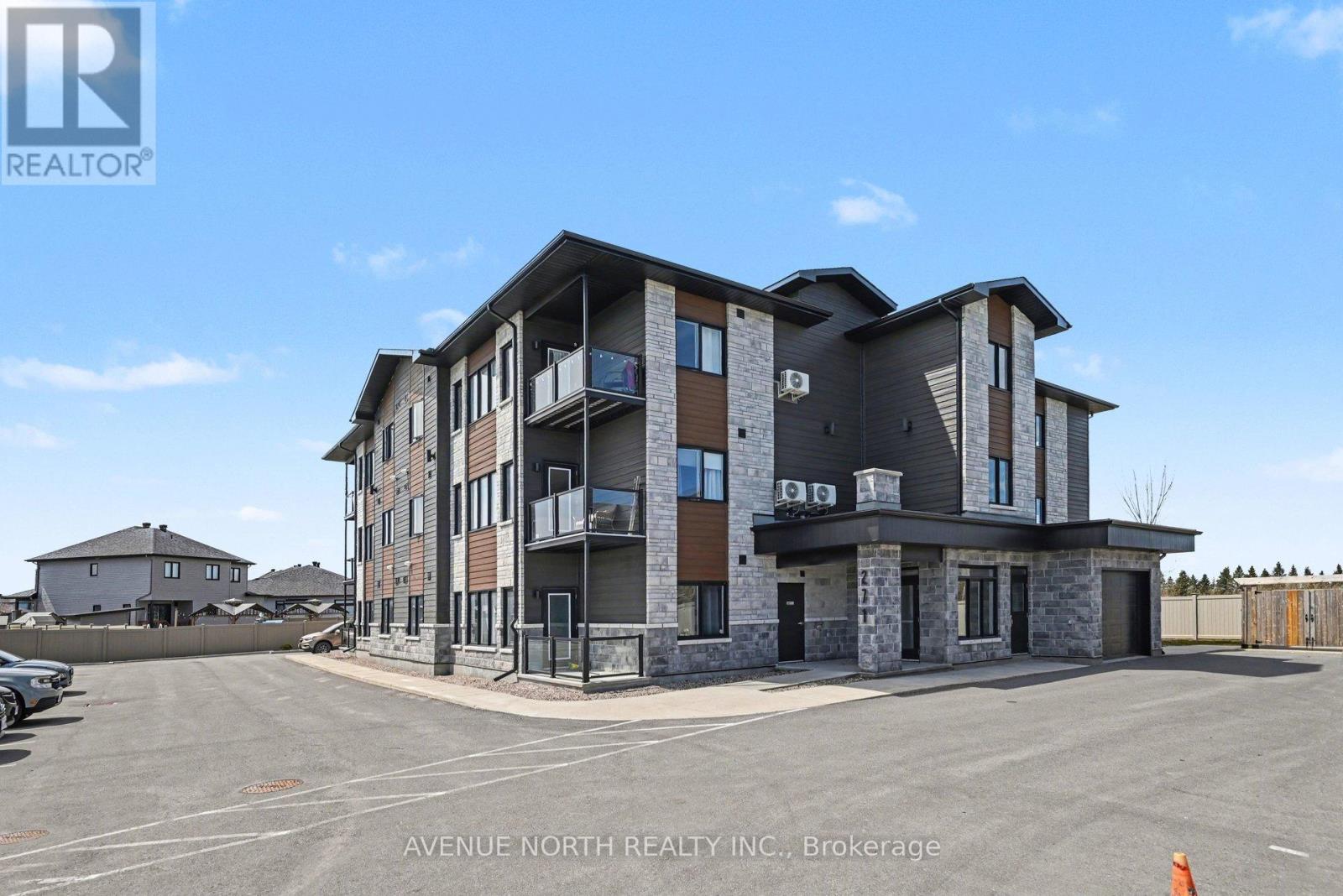 102 - 271 Belfort Street, Russell, ON - Outdoor