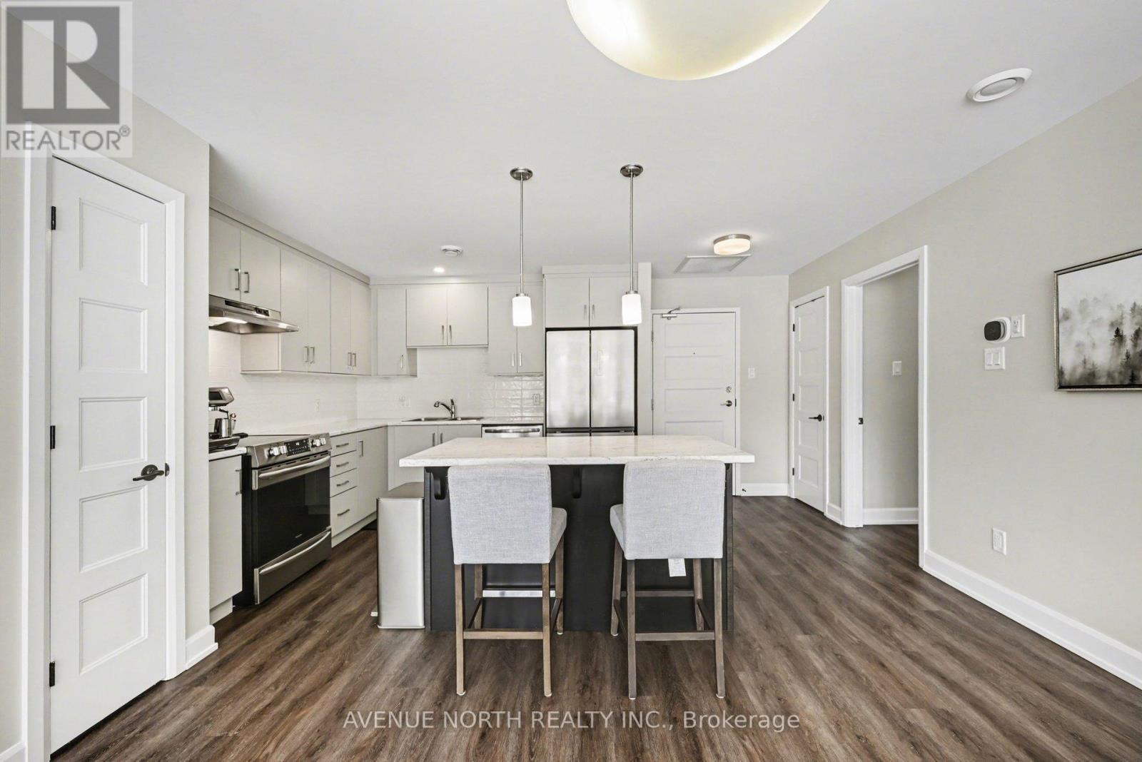 102 - 271 Belfort Street, Russell, ON - Indoor Photo Showing Kitchen With Upgraded Kitchen