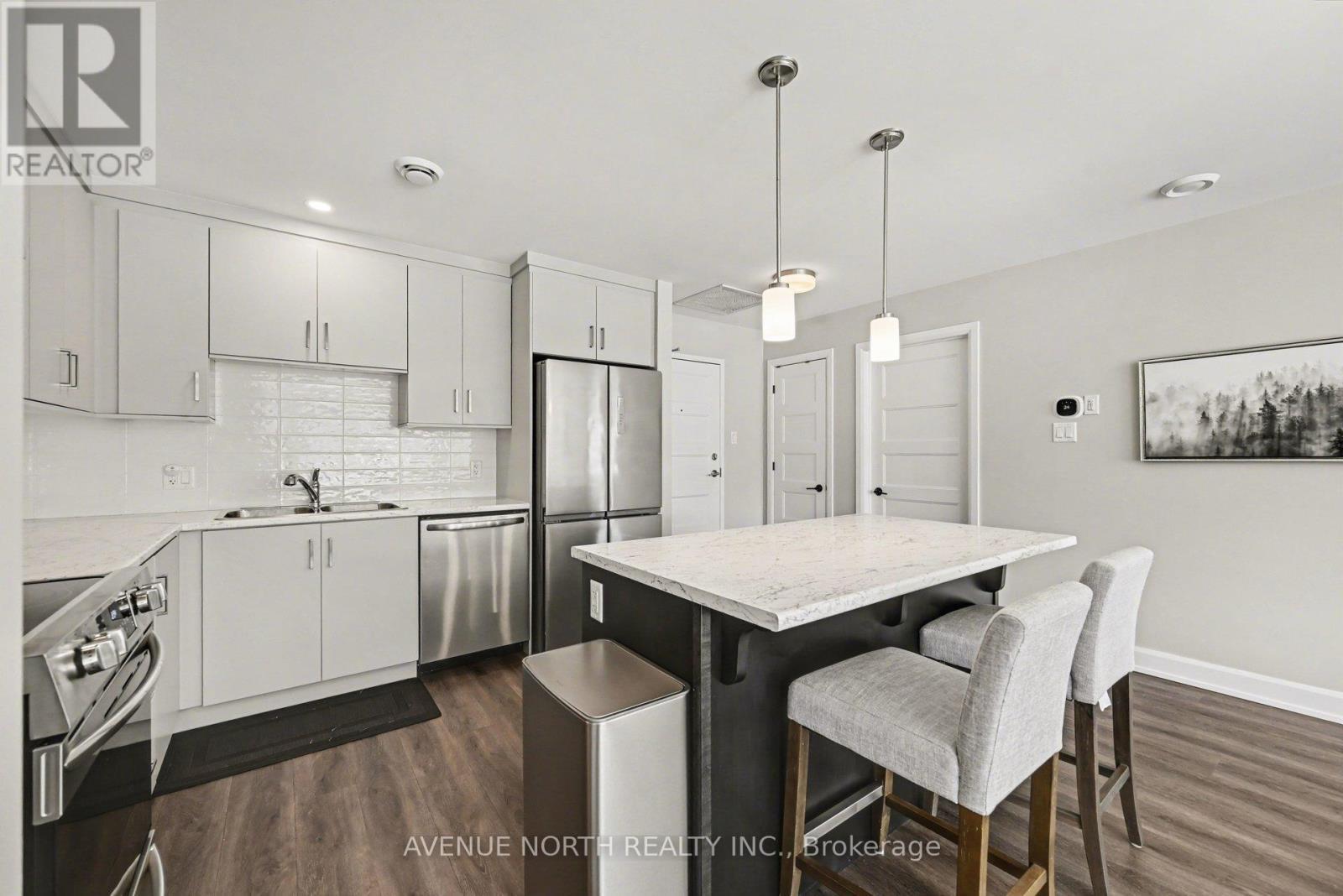 102 - 271 Belfort Street, Russell, ON - Indoor Photo Showing Kitchen With Double Sink With Upgraded Kitchen