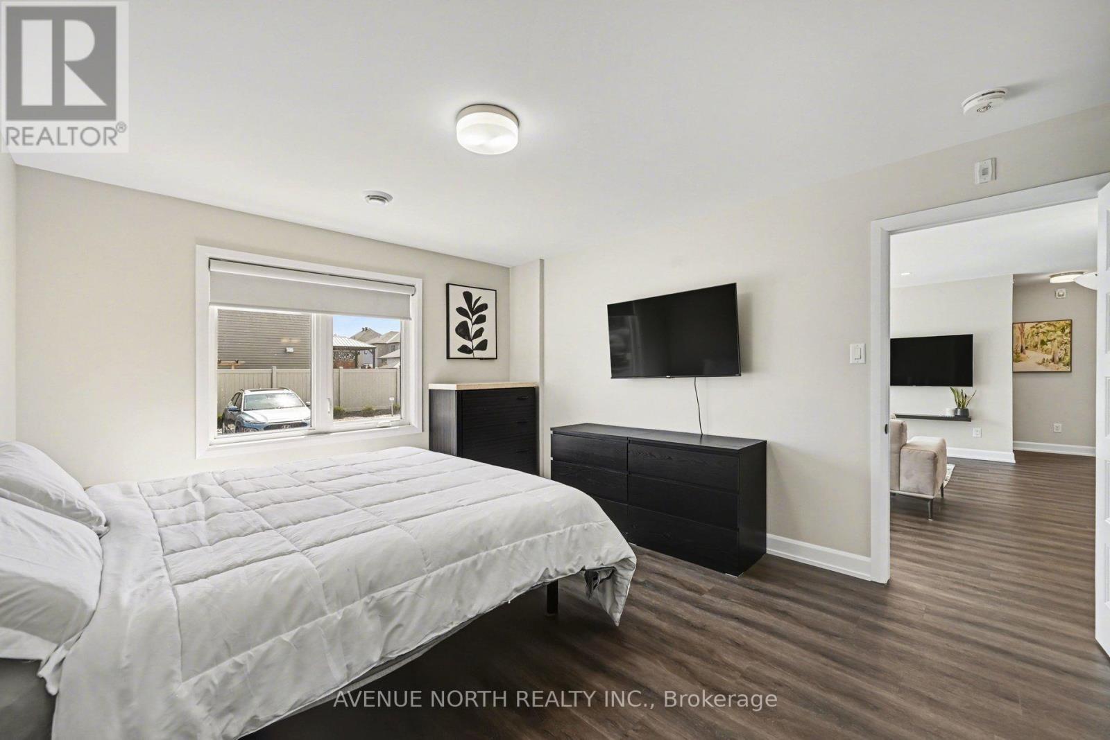 102 - 271 Belfort Street, Russell, ON - Indoor Photo Showing Bedroom