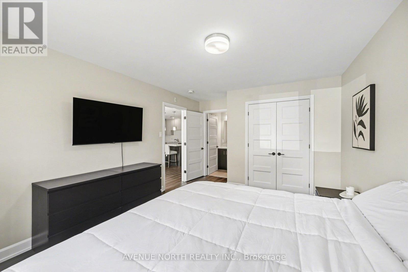 102 - 271 Belfort Street, Russell, ON - Indoor Photo Showing Bedroom