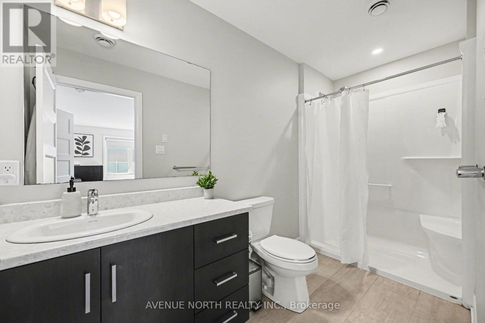 102 - 271 Belfort Street, Russell, ON - Indoor Photo Showing Bathroom