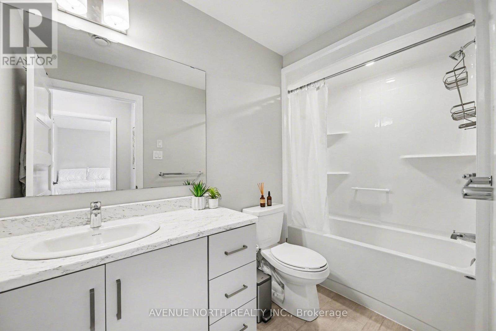102 - 271 Belfort Street, Russell, ON - Indoor Photo Showing Bathroom