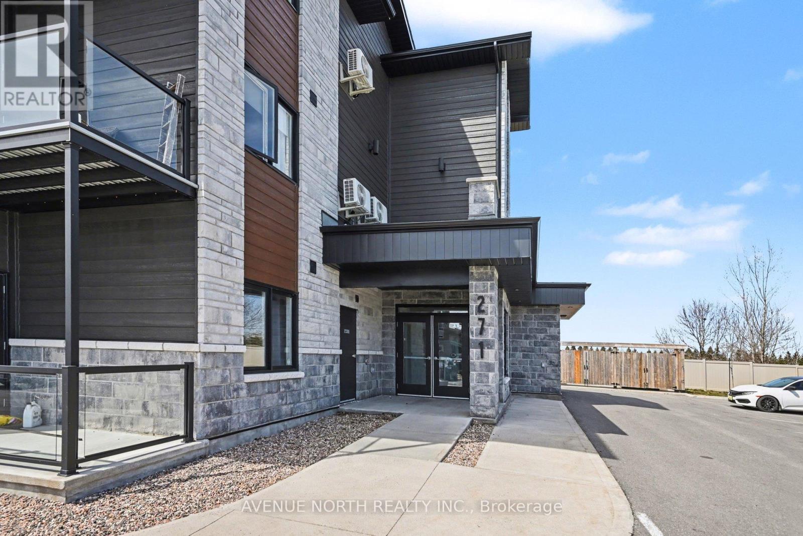 102 - 271 Belfort Street, Russell, ON - Outdoor