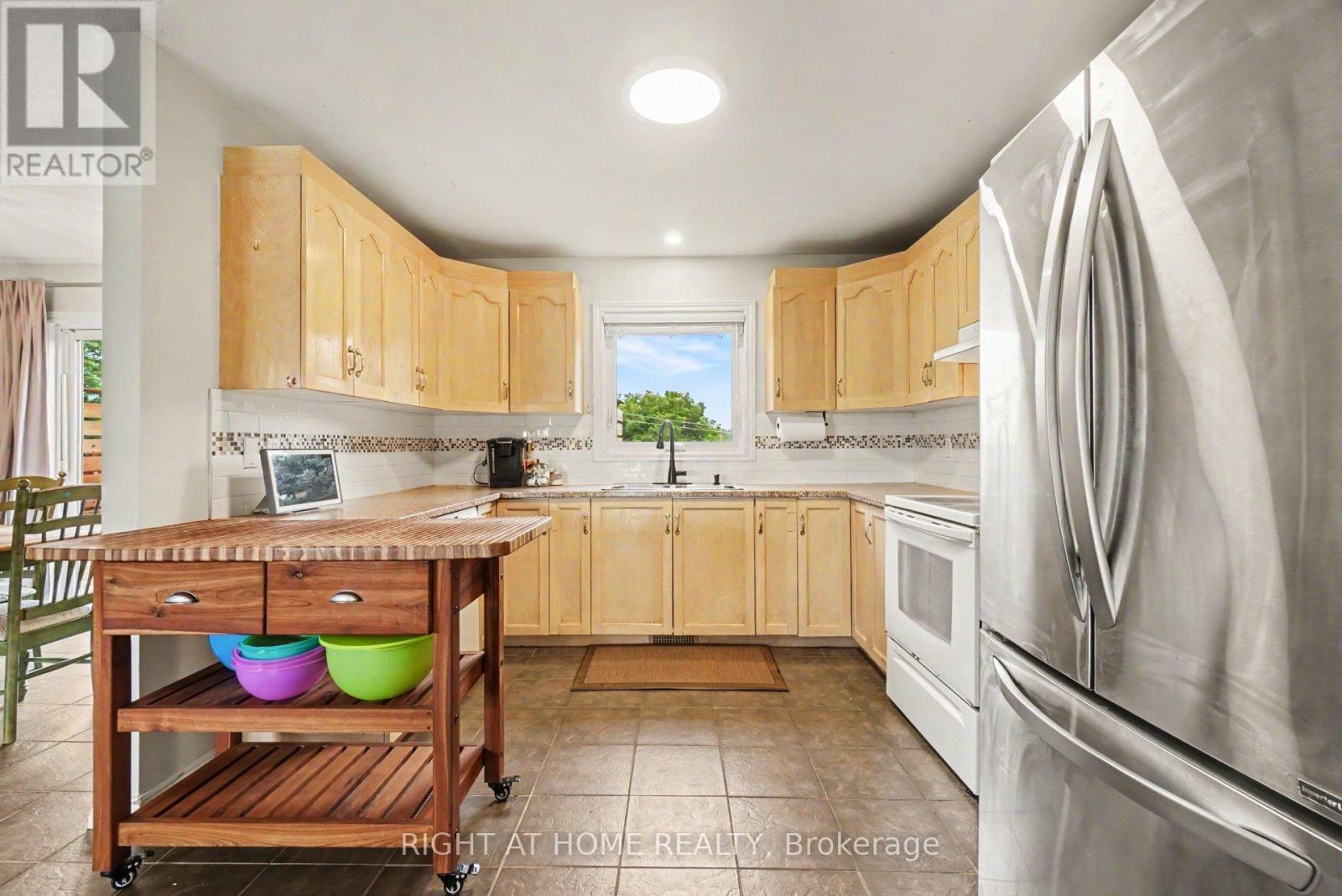 3320 Gendron Road, Clarence-Rockland, ON - Indoor Photo Showing Kitchen