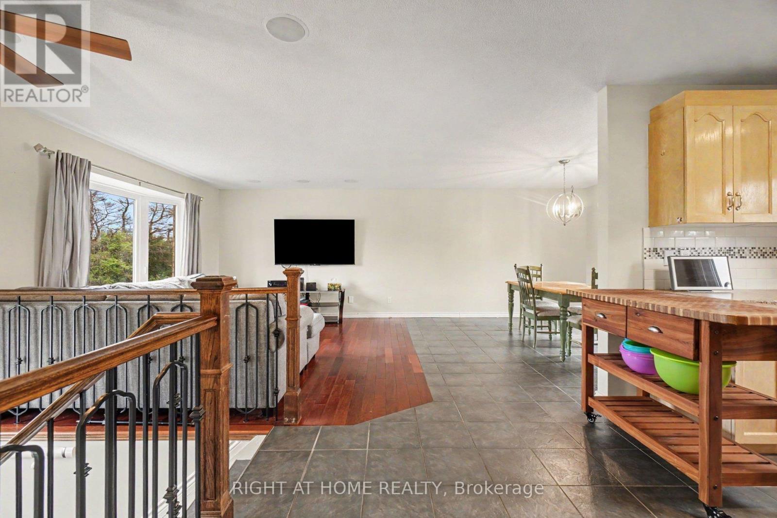 3320 Gendron Road, Clarence-Rockland, ON - Indoor Photo Showing Other Room