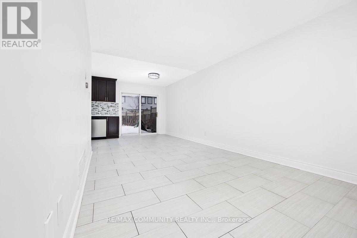 1049 Kennedy Circle, Milton, ON - Indoor Photo Showing Other Room