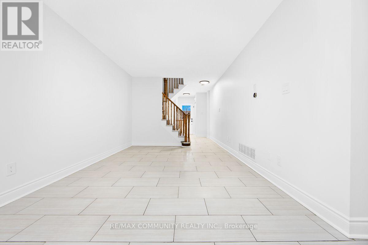 1049 Kennedy Circle, Milton, ON - Indoor Photo Showing Other Room