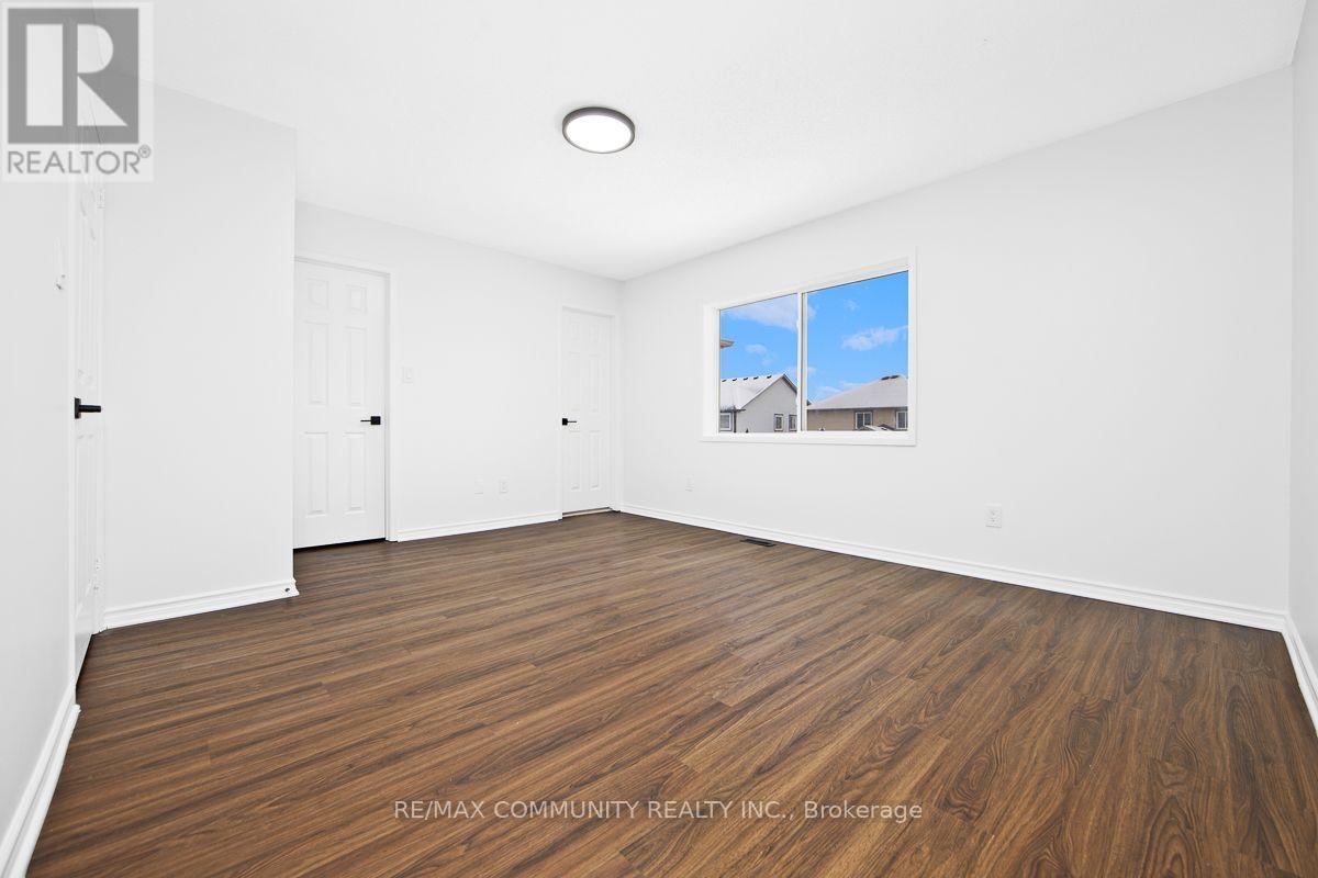 1049 Kennedy Circle, Milton, ON - Indoor Photo Showing Other Room
