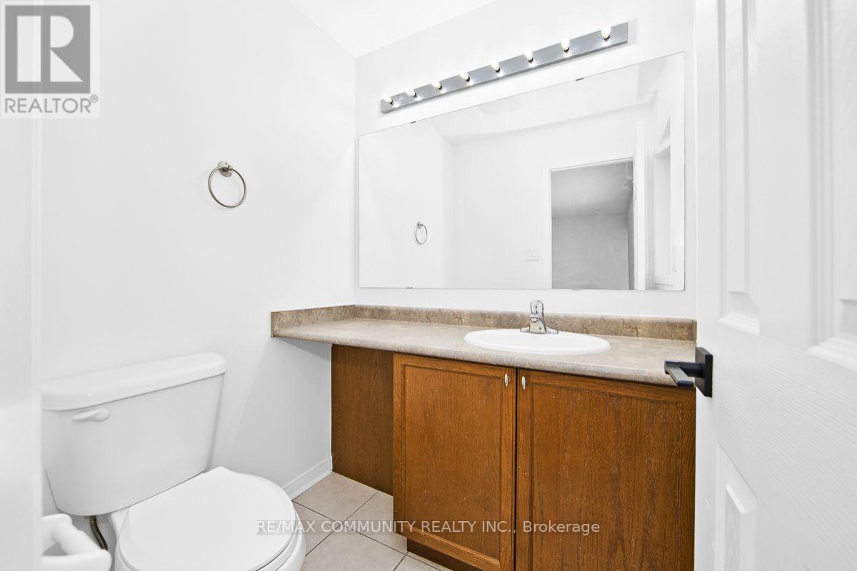 1049 Kennedy Circle, Milton, ON - Indoor Photo Showing Bathroom