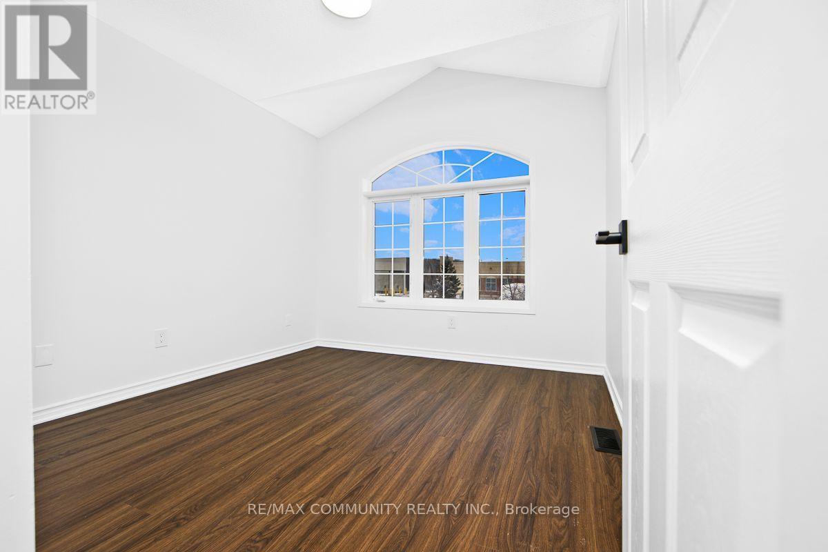1049 Kennedy Circle, Milton, ON - Indoor Photo Showing Other Room