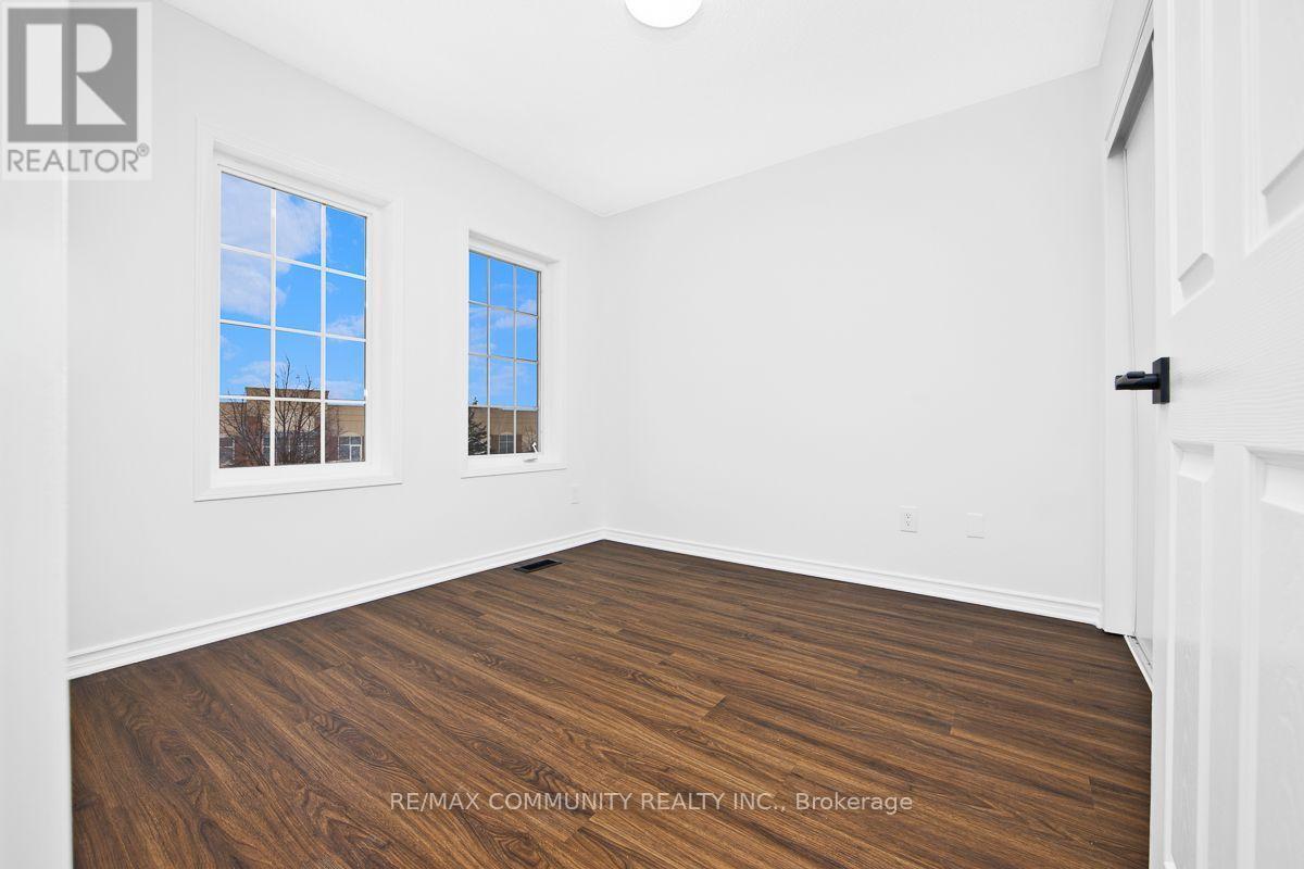 1049 Kennedy Circle, Milton, ON - Indoor Photo Showing Other Room