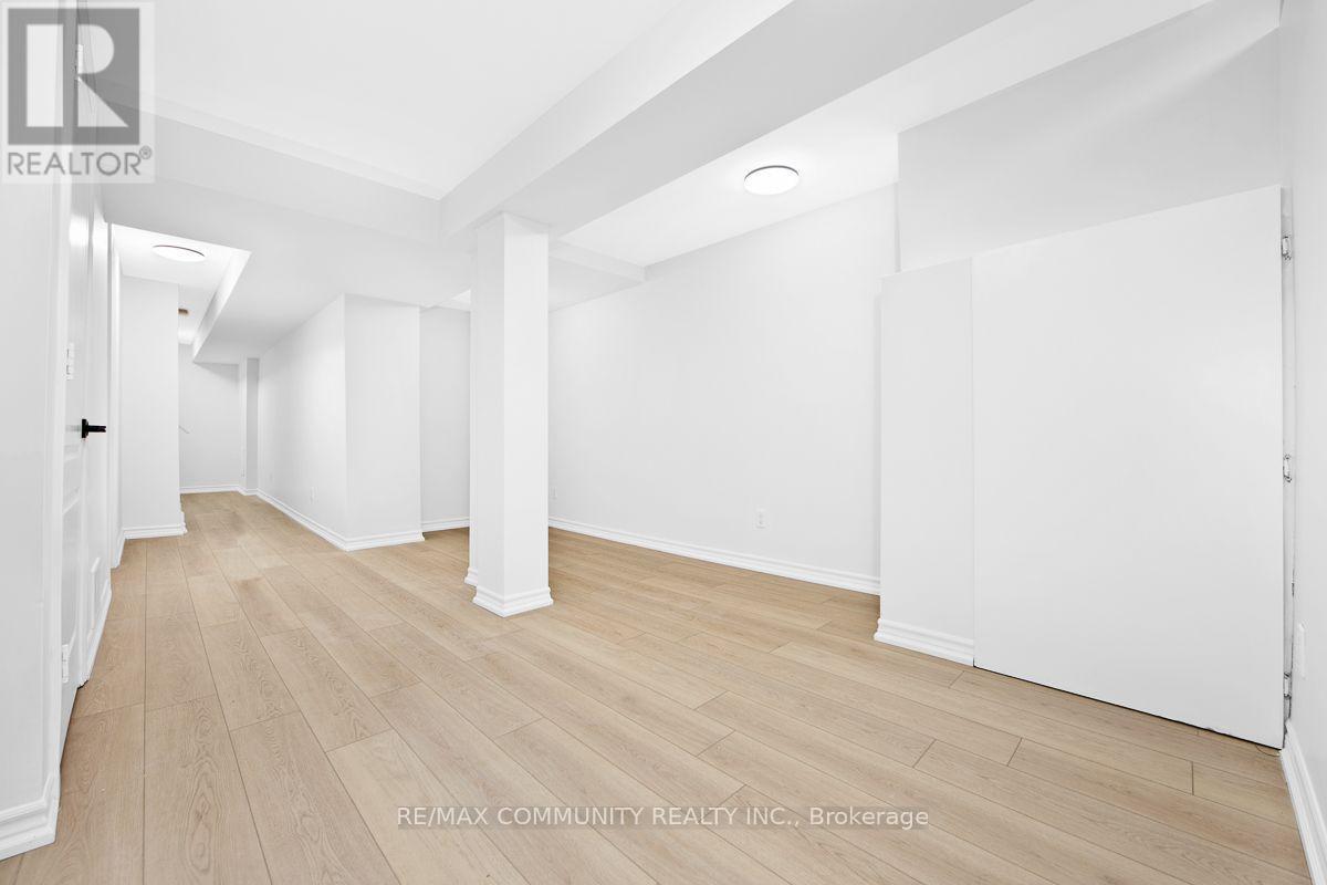 1049 Kennedy Circle, Milton, ON - Indoor Photo Showing Other Room