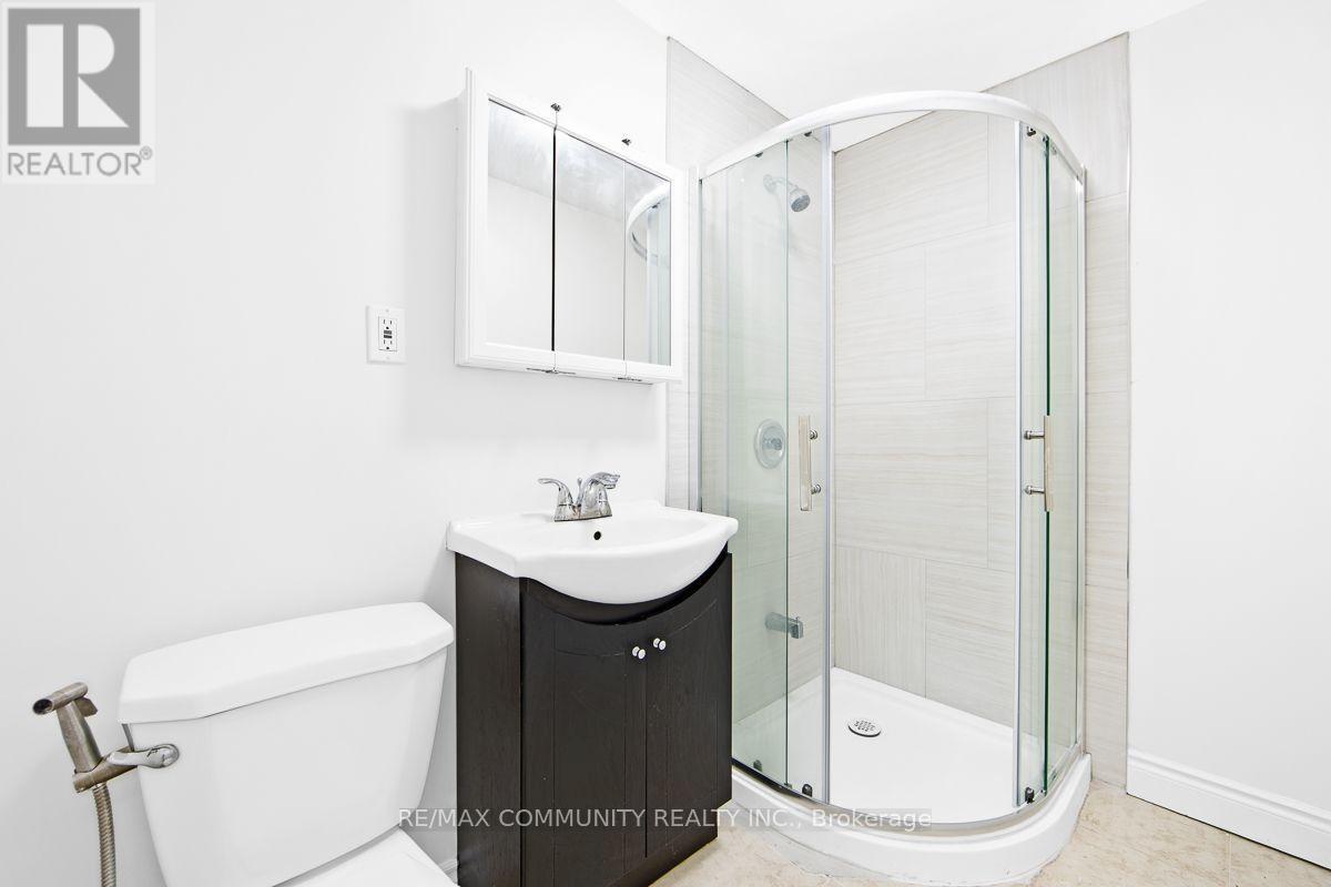 1049 Kennedy Circle, Milton, ON - Indoor Photo Showing Bathroom