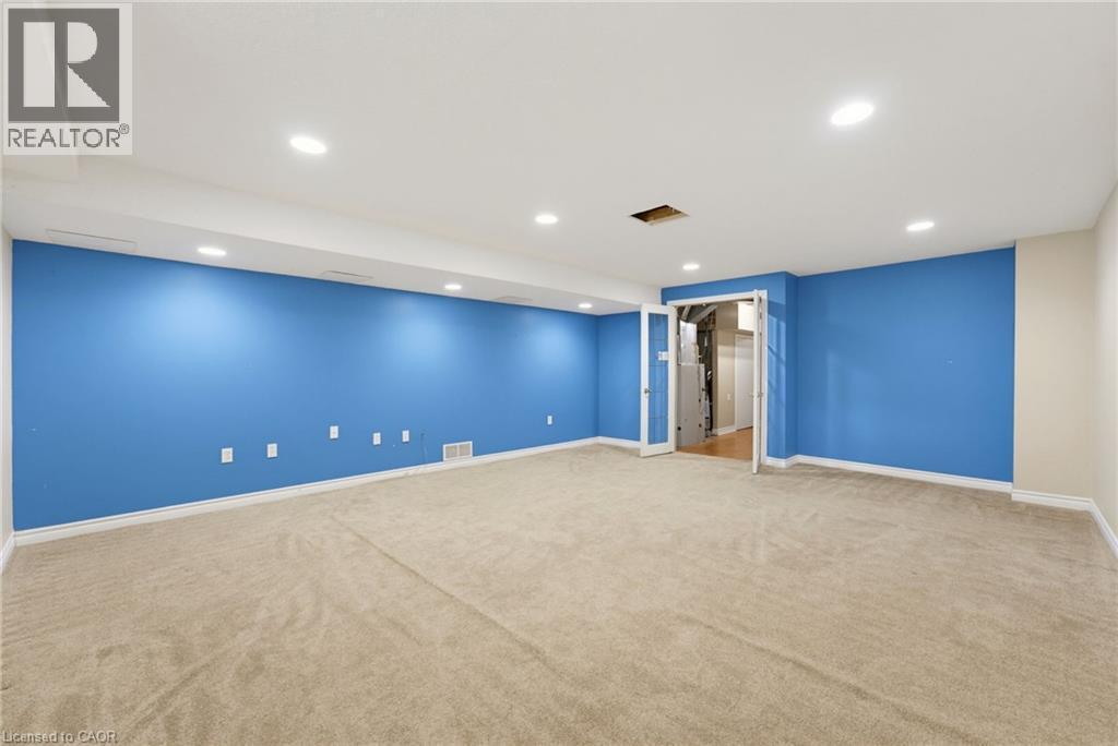 4425 Peter Drive, Burlington, ON - Indoor Photo Showing Other Room