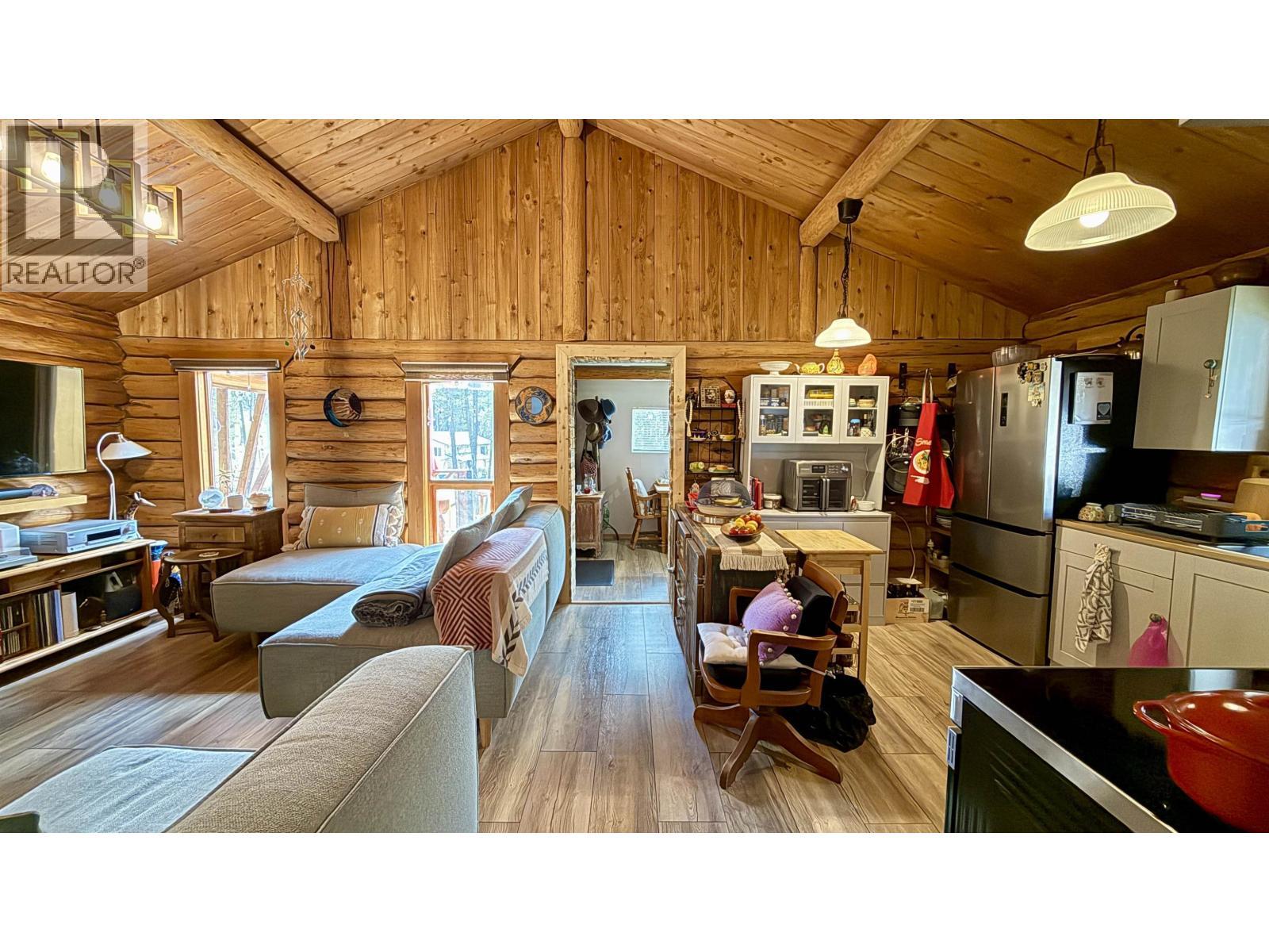 4863 Cumsu Place, 108 Mile Ranch, BC - Indoor