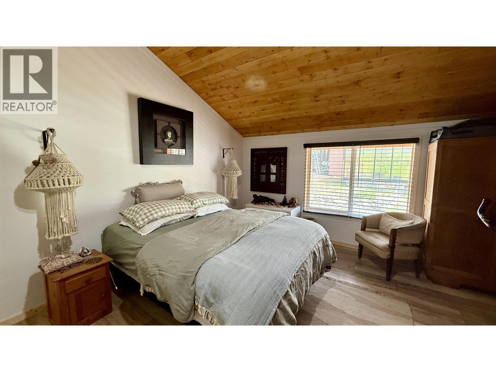 4863 Cumsu Place, 108 Mile Ranch, BC - Indoor Photo Showing Bedroom