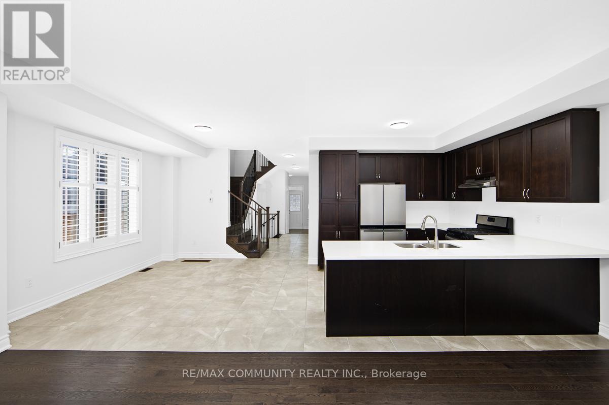 33 Liam Lane, Markham, ON - Indoor Photo Showing Other Room