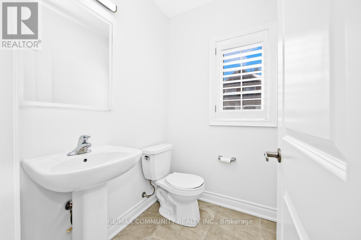 33 Liam Lane, Markham, ON - Indoor Photo Showing Bathroom